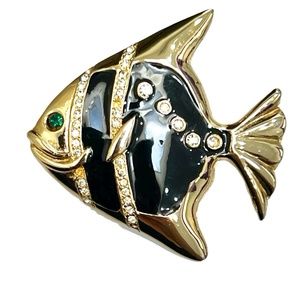NAT LANDAU HYMAN GOLD TONE, BLACK ENAMEL & CRYSTAL FISH BROOCH